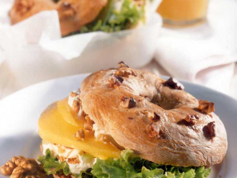 Bagel mit Walnusscreme