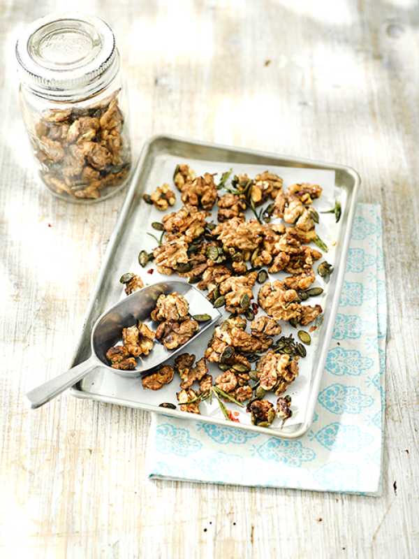 Rosmarin und Chili-Walnüsse