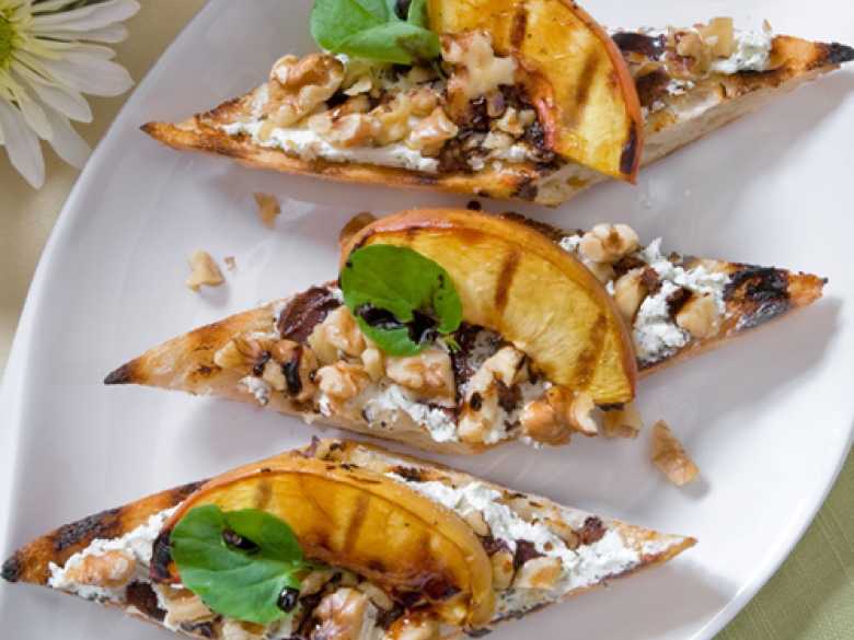 Gegrillte Sandwiches mit Ziegenkäse und Nektarinen