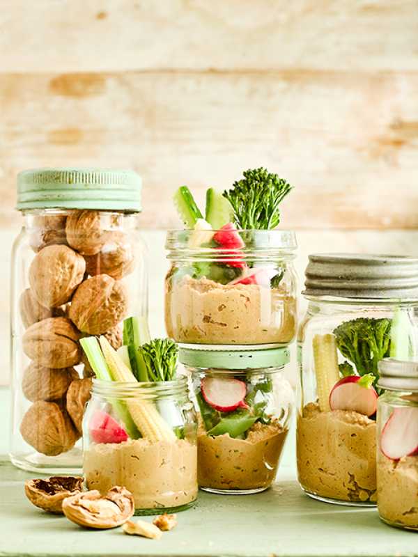 Hummus aus gerösteten Karotten und Walnüssen