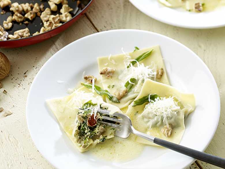 Ravioli mit Ricotta-Walnuss-Füllung 