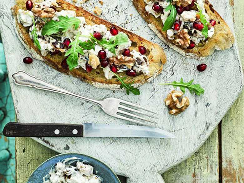 Walnuss- und Dattel-Joghurt-Brot